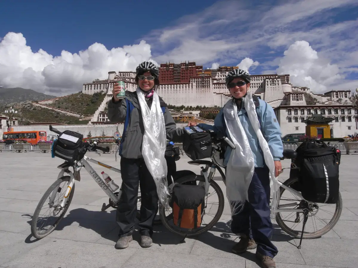 2009年江心靜&林存青騎單車穿越青藏高原抵達拉薩 