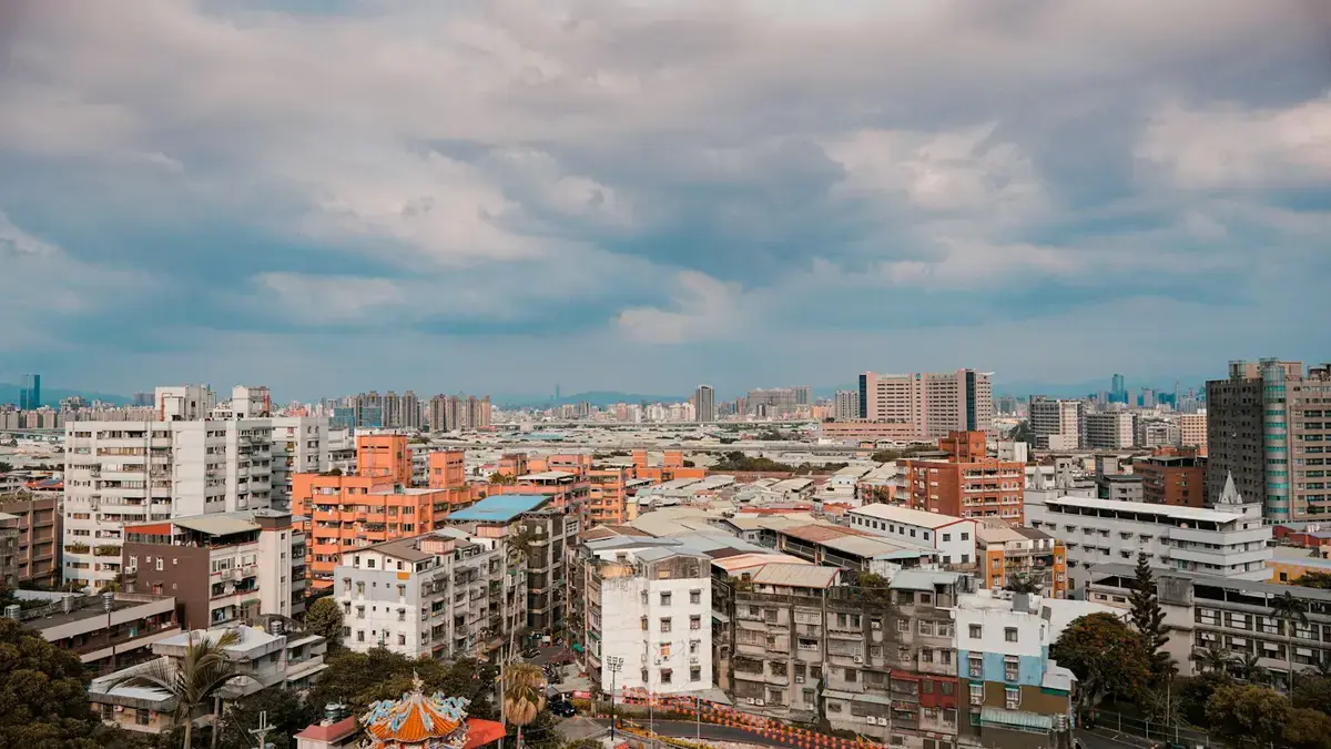 城市公共服務與住宅環境，示意各地便民措施