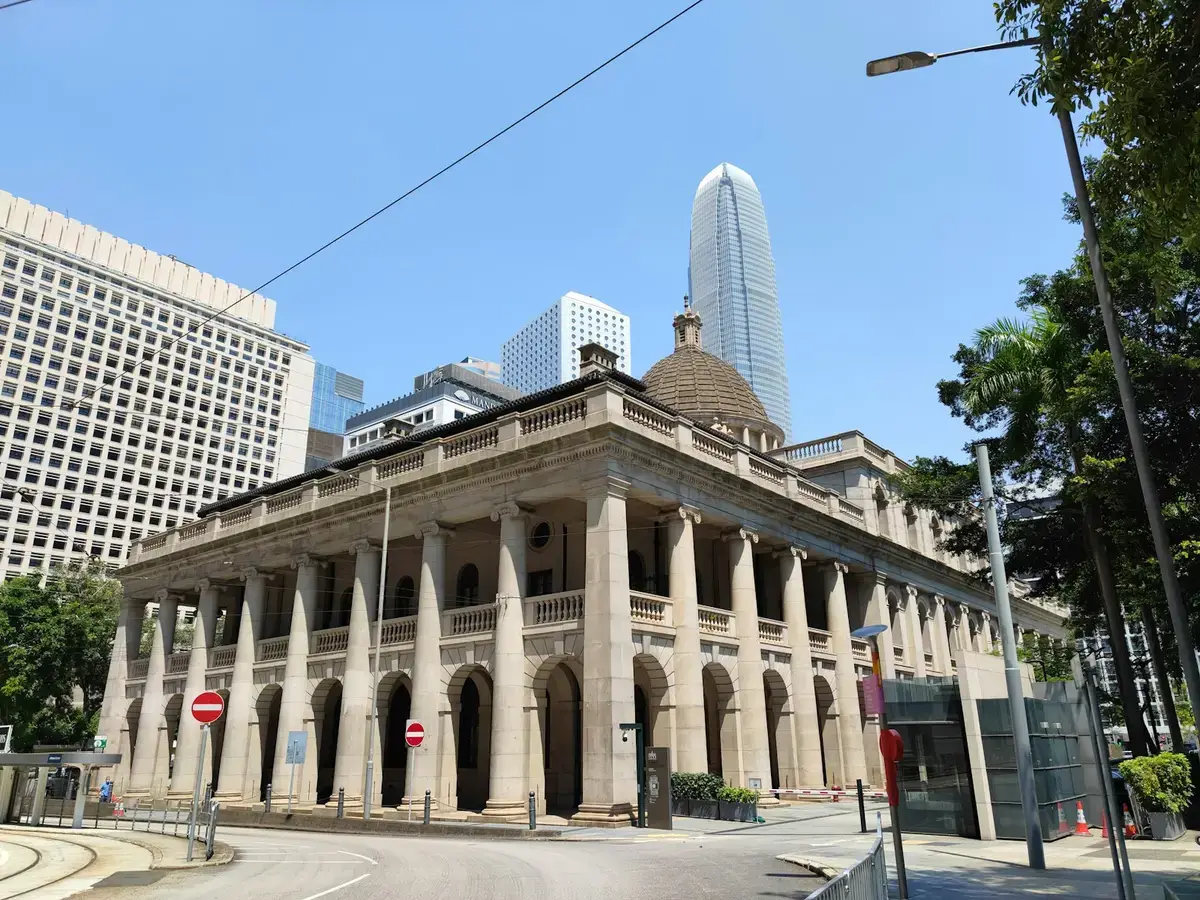 香港法院建築外觀，象徵蔡天鳳命案審判程序