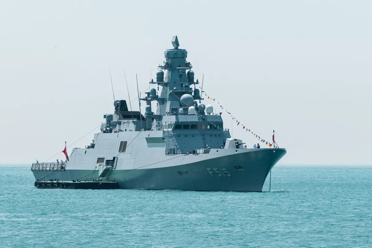 海面上的軍艦航行示意圖，象徵印度與澳洲海軍合作