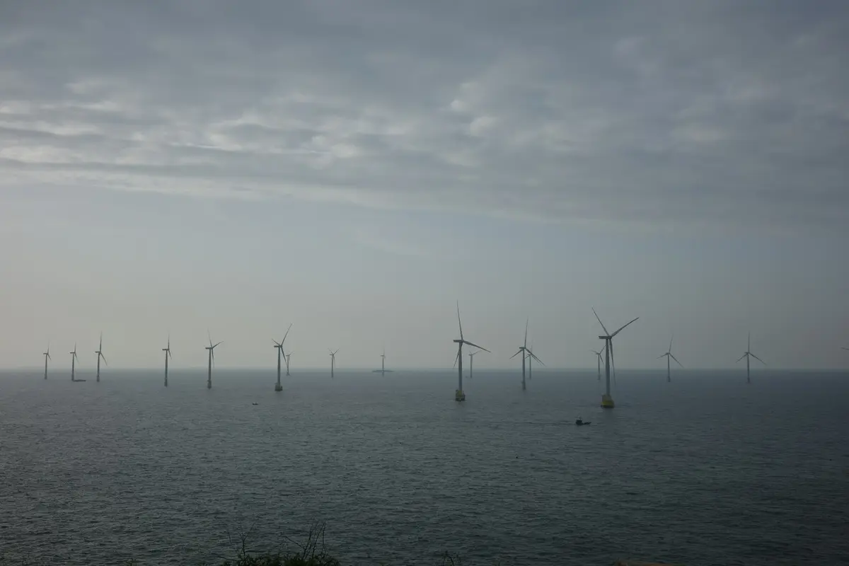 海面上的離岸風力發電機組，示意離岸風電區塊開發