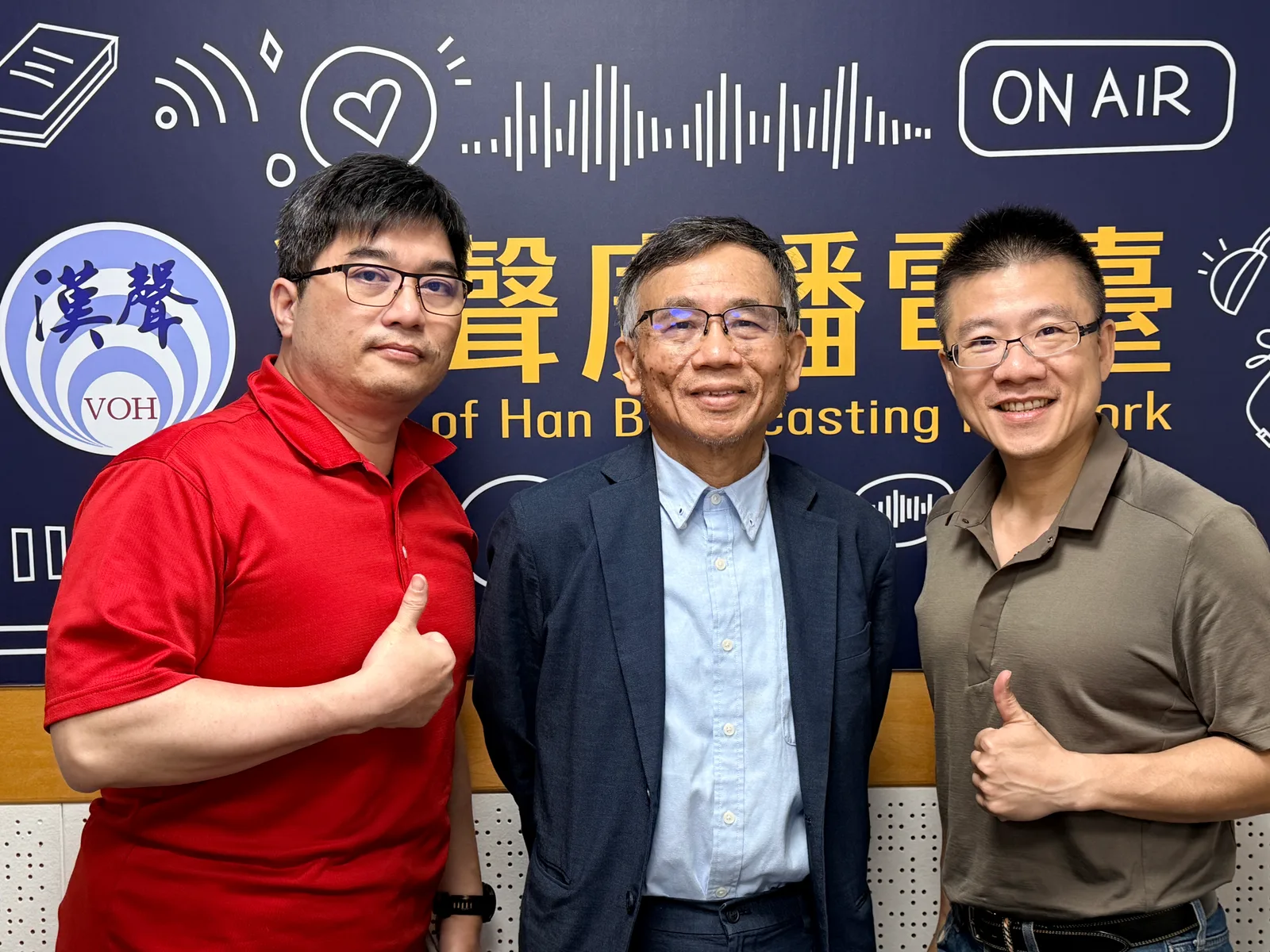 陳秀熙 教授、許辰陽 醫師與主持人合影