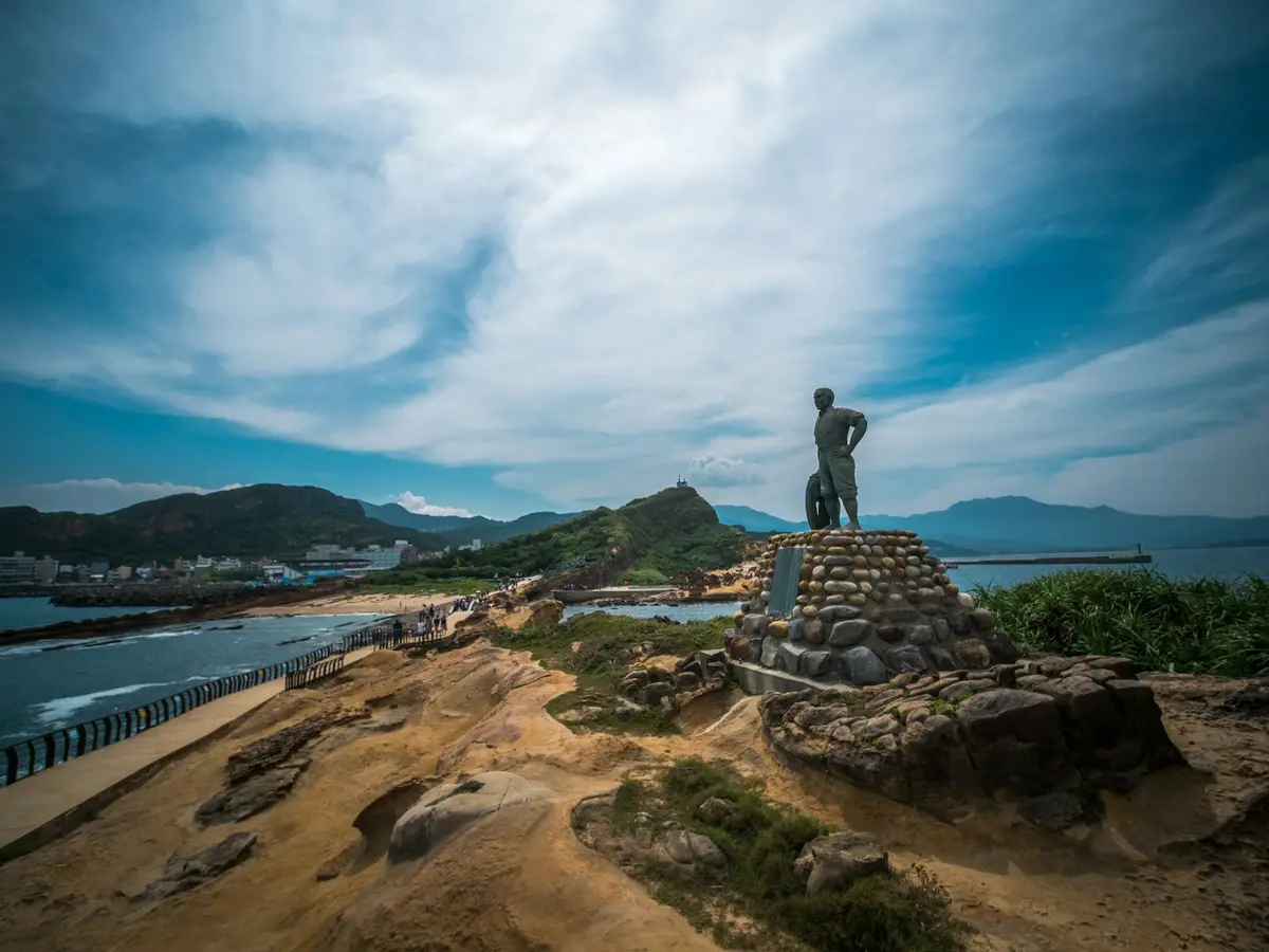 台灣海岸大型地標與海景的旅遊示意圖