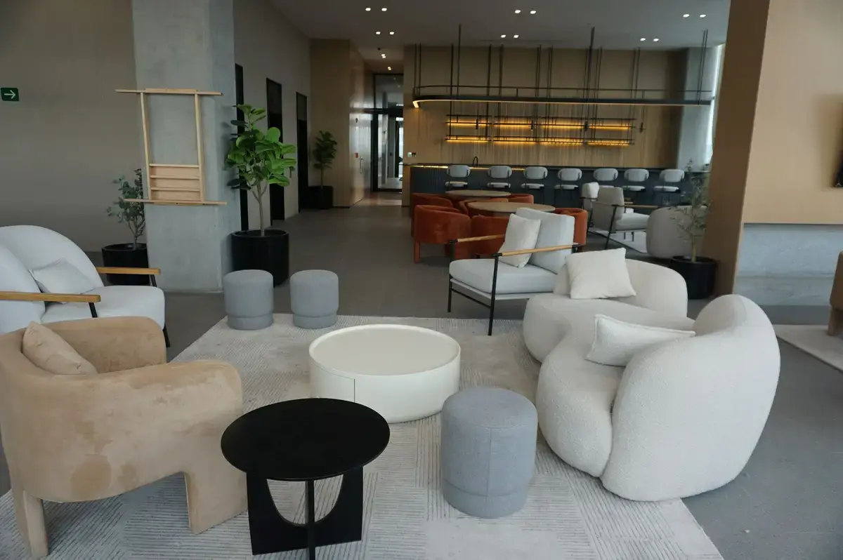 明亮的住宅交誼空間示意照