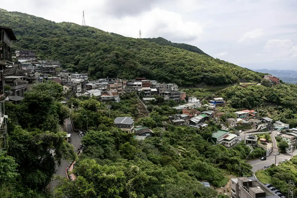 交割安排依休市範圍與受災地區規定處理(示意圖) 雨天城市道路與行經車輛