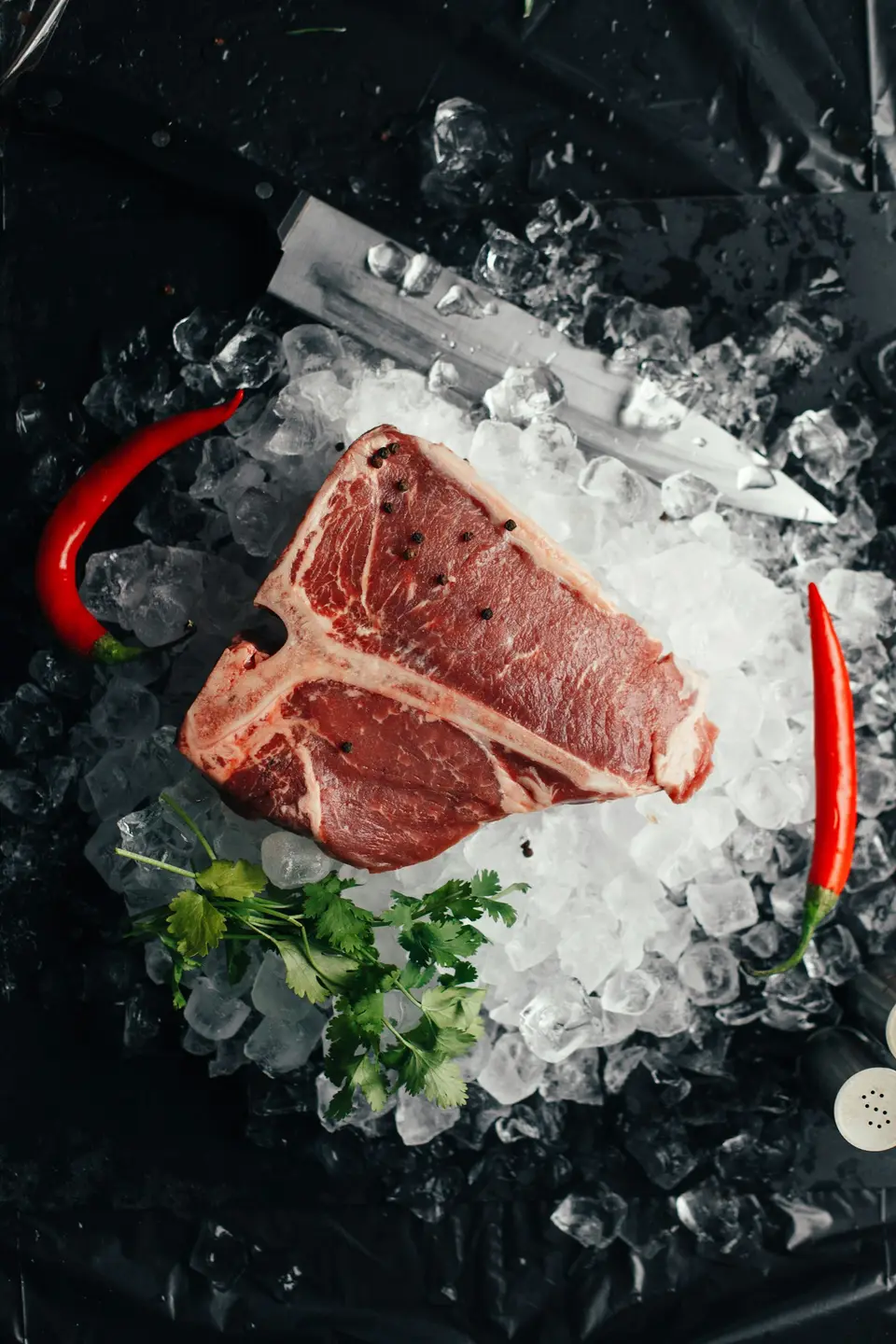 烤肉時使用溫度計確認肉品中心熟度