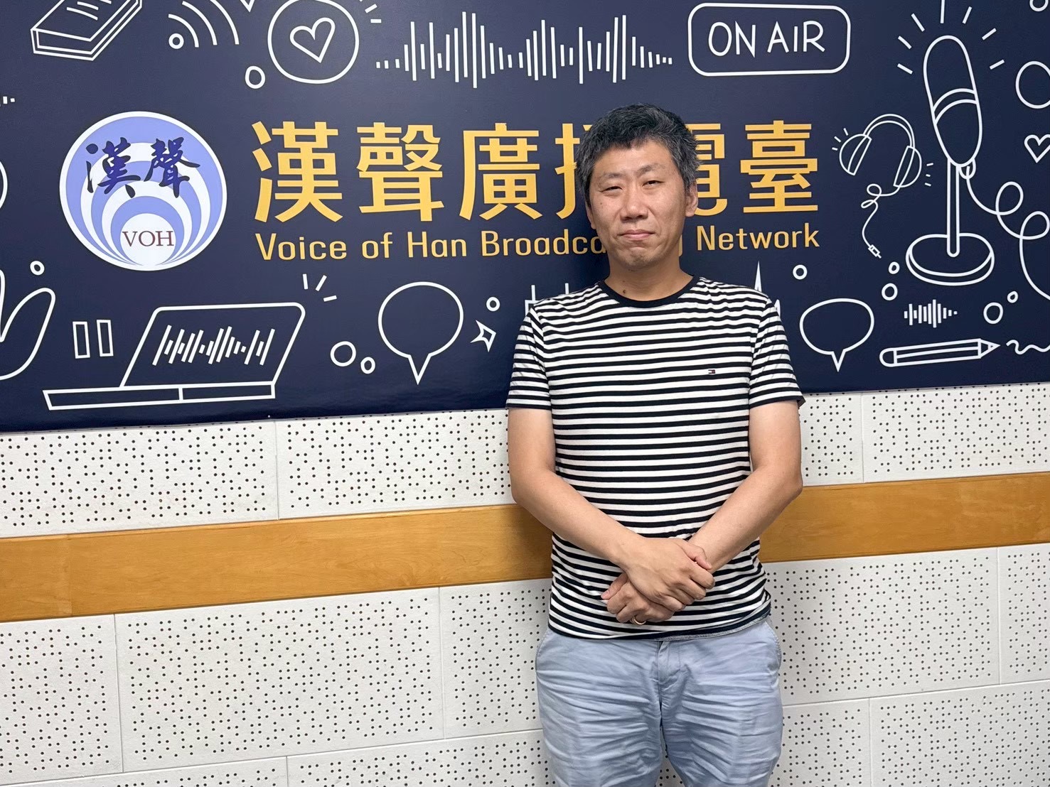 孫仁堂醫師在廣播錄音室
