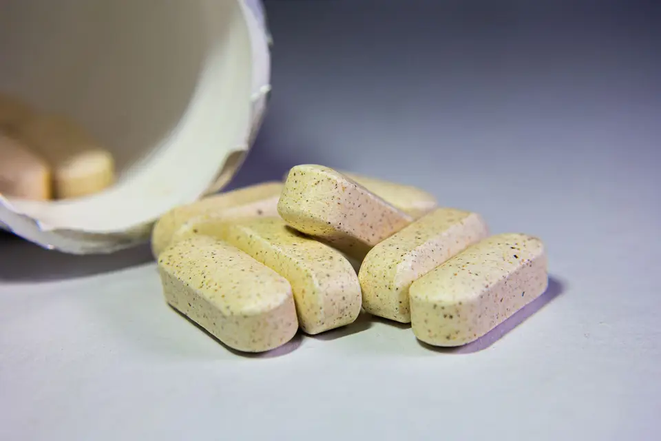 近拍一片鐵劑錠片