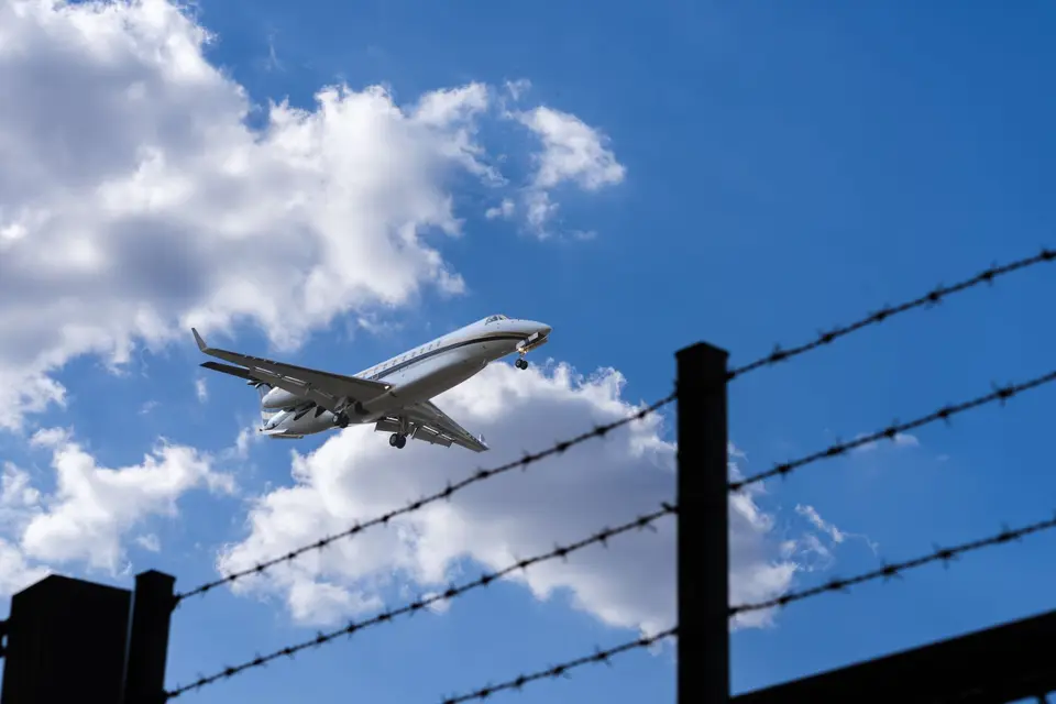 機場周邊防護圍籬與監視設備