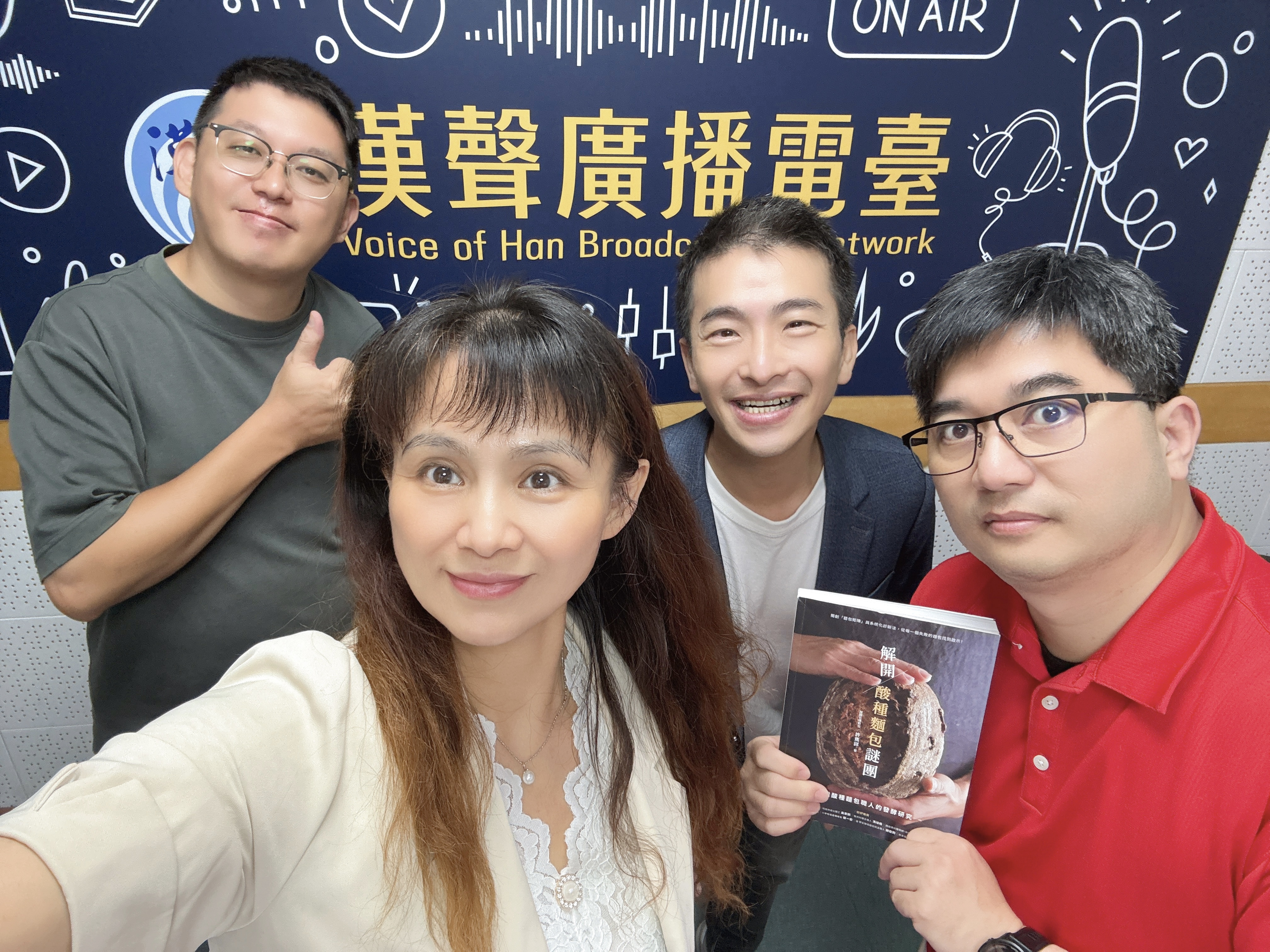 訪談團隊與許雋詳合照