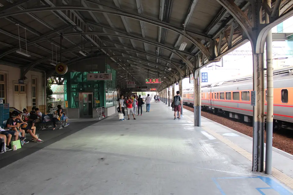 2015年臺南車站第一月台與棚架