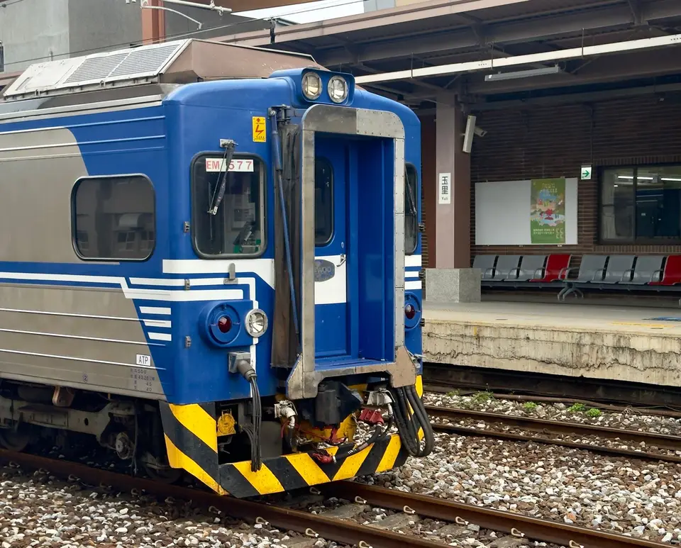 臺鐵列車停靠玉里車站的月台畫面(示意圖)
