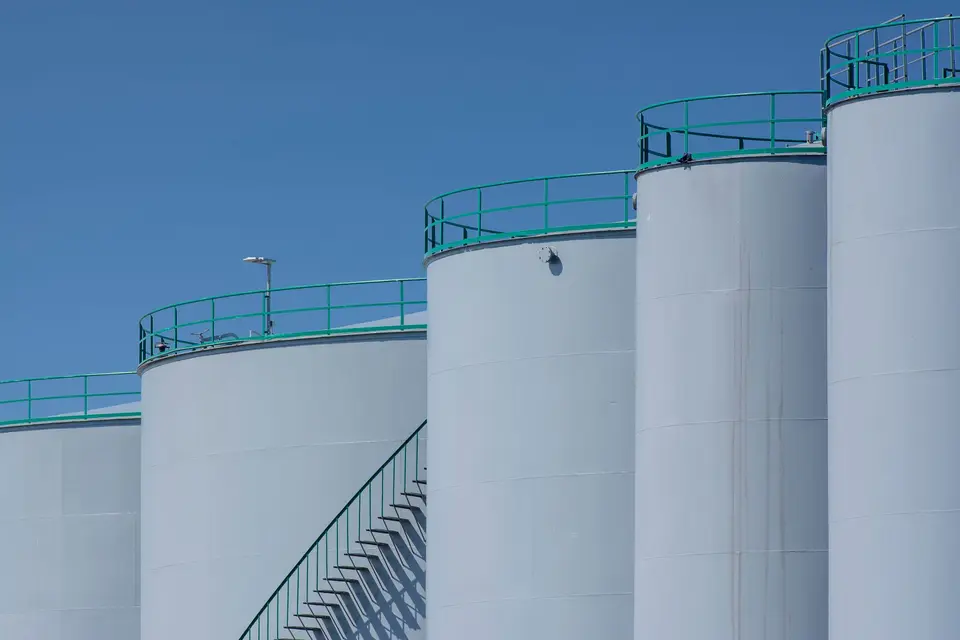 委內瑞拉石油煉製與儲存設施，呈現能源產業基礎建設