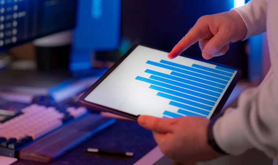 先用工作管理員記錄程序記憶體用量變化 Windows 11 工作管理員顯示程序記憶體用量排序與效能圖表