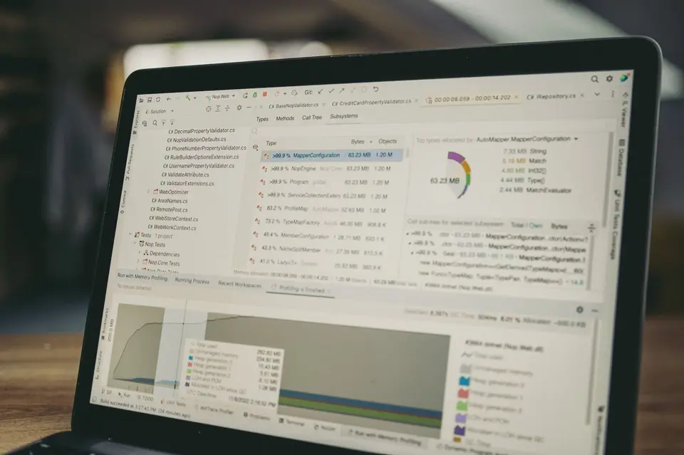 Performance Monitor 用時間序列確認記憶體是否持續上升 Windows 效能監視器顯示記憶體計數器長時間曲線的螢幕